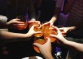 上海中低端酒吧招聘包厢服务员,是否需要轮班或者加班？